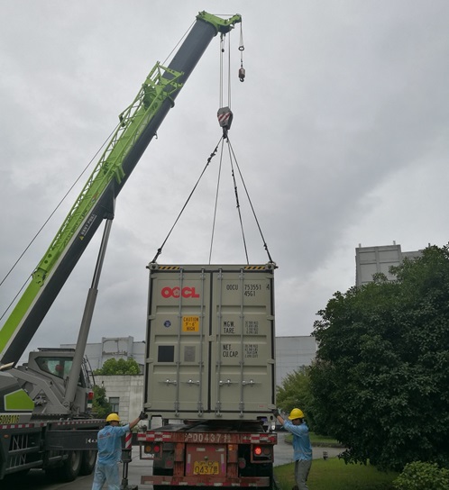 Full container lifting.jpg